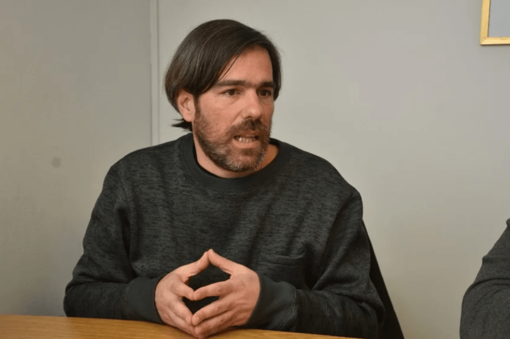 Del Caño instó a votar contra el modelo de Milei: “Los trabajadores pagan un 21% de IVA mientras los empresarios se la llevan&nbsp;toda”