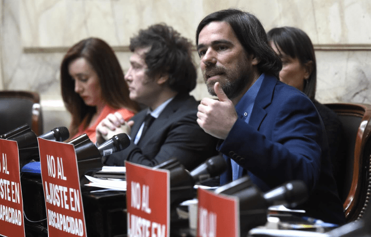 Del Caño: “Hay que votar para que la crisis no la sigan pagando los laburantes, los jubilados y los pibes que pasan hambre”