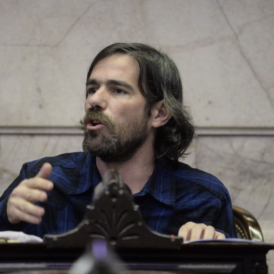 Del Caño pidió el voto “para que la crisis la paguen los bancos y los políticos de la casta, no los laburantes”