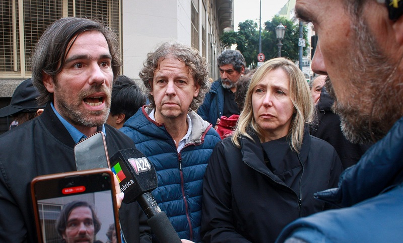 Del Caño llamó a votar contra el acuerdo de Milei con Estados Unidos: “Nos quiere convertir en una estrella más de la bandera&nbsp;yanqui”