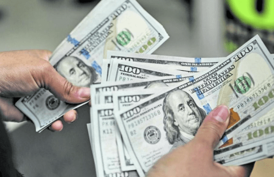 El Financial Times afirma que Trump impulsa la dolarización global y considera a Argentina un “candidato principal”