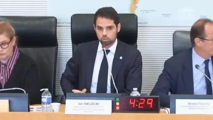 El embajador argentino en Francia exigió corregir un mapa que mostraba a las Malvinas como&nbsp;británicas