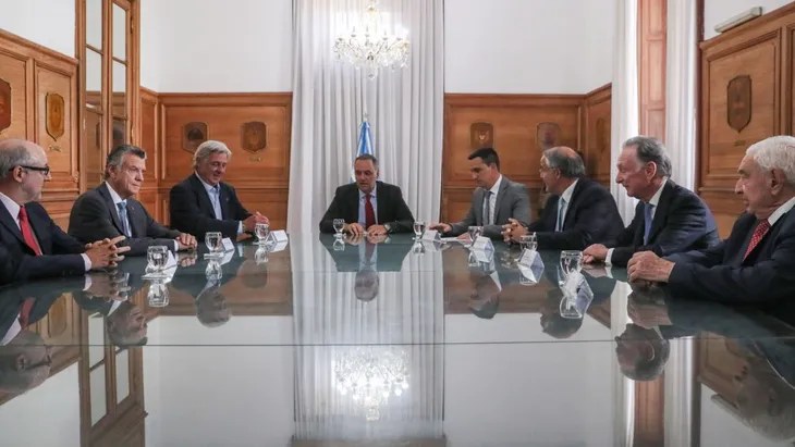 Adorni se reunió con el Grupo de los 6 en medio de datos positivos de la economía