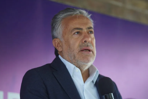 Denuncian que el fideicomiso impulsado por Cornejo para mejorar la infraestructura tecnológica y el internet aumentó los costos y advierten pagos adicionales a funcionarios